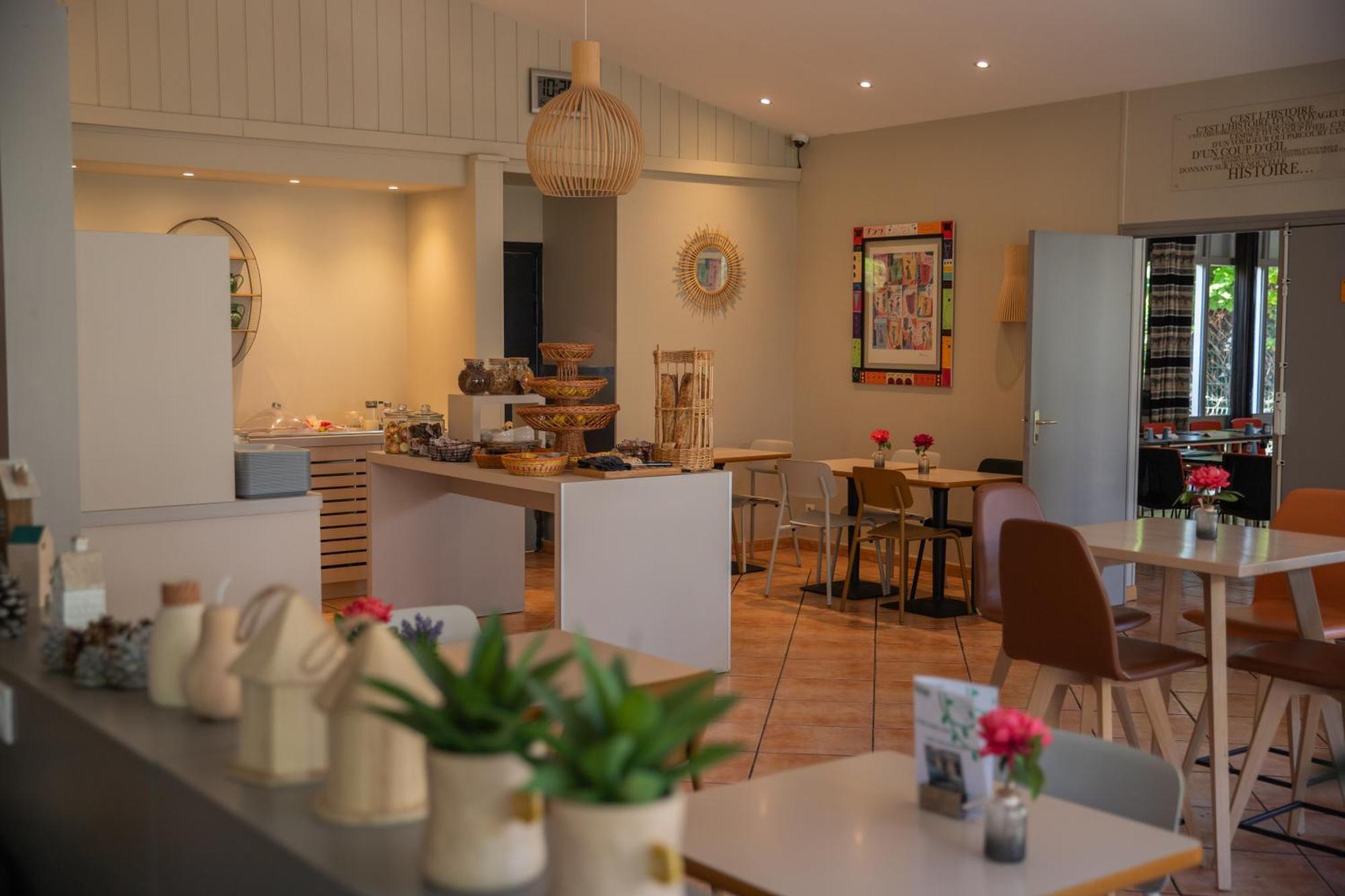 Kyriad Nimes Ouest A9 Exterior foto